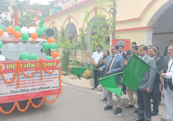 राष्ट्रीय लोक अदालत के प्रचार-प्रसार हेतु प्रचार वाहन को हरी झंडी दिखाकर किया रवाना