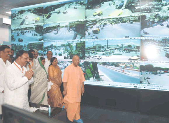 चौराहों पर एंबुलेंस व क्रेन की व्यवस्था भी करें: मुख्यमंत्री