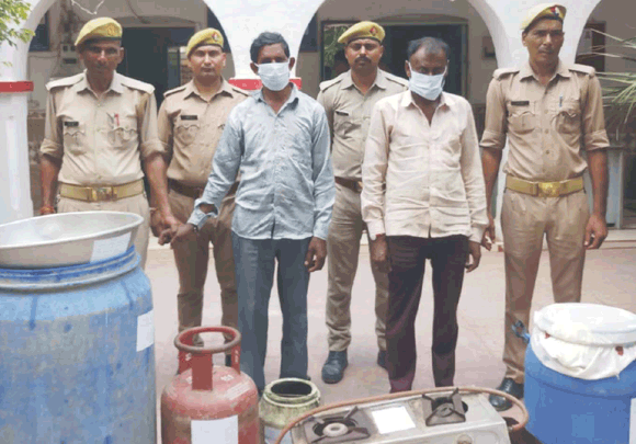 अवैध शराब की कसीदगी करते दबोचे दो आरोपी