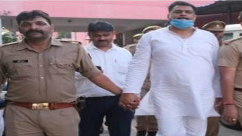 माफिया राजन तिवारी ने पुलिस कर्मियों से की हाथापाई, कहा- जेल से निकलने के बाद किसी को नहीं छोडूंगा