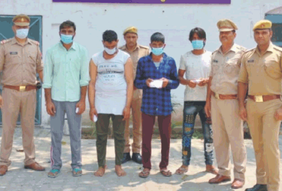 नाजायज चरस के साथ पुलिस ने पकड़े चार आरोपी