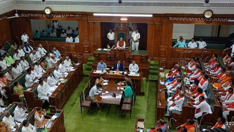 LIVE Bihar Assembly Session: बिहार विधानसभा के स्‍पीकर विजय सिन्‍हा ने दिया इस्‍तीफा, सदन के बाहर लगे नीतीश हाय-हाय के नारे