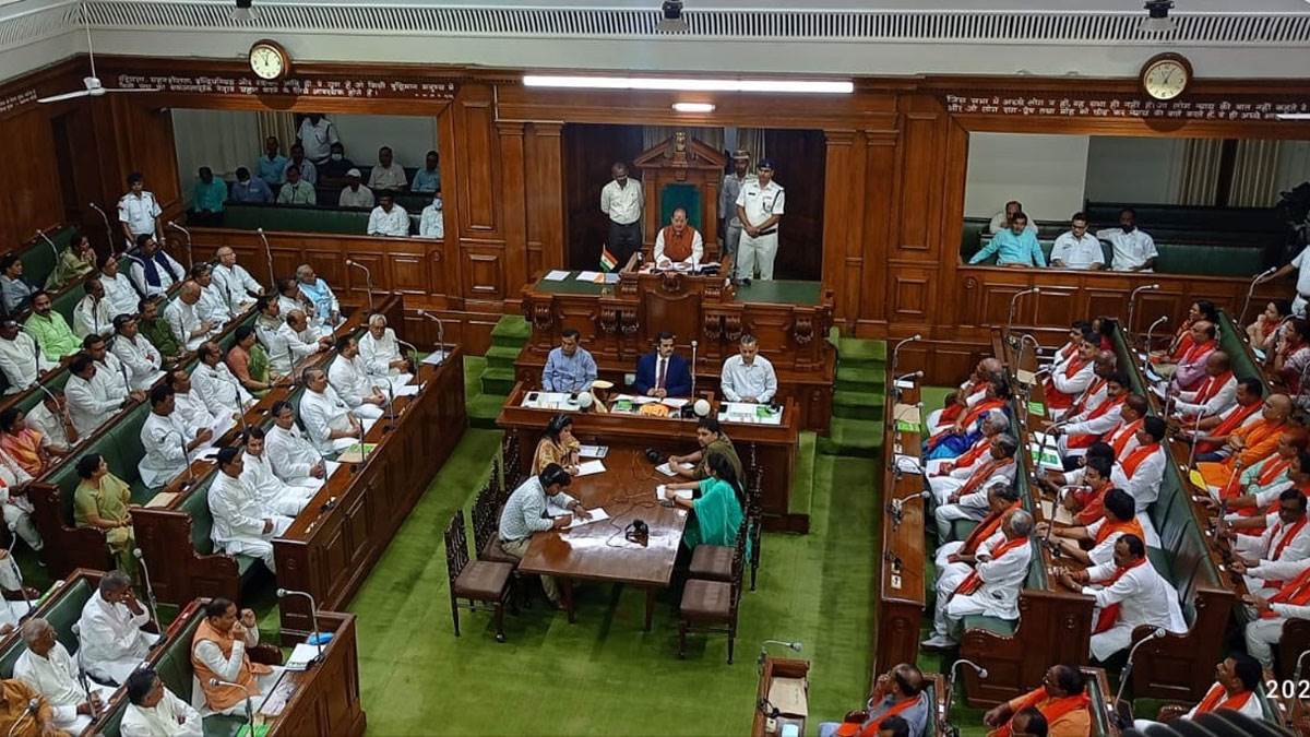 LIVE Bihar Assembly Session: बिहार विधानसभा के स्पीकर विजय सिन्हा ने दिया इस्तीफा, सदन के बाहर लगे नीतीश हाय-हाय के नारे