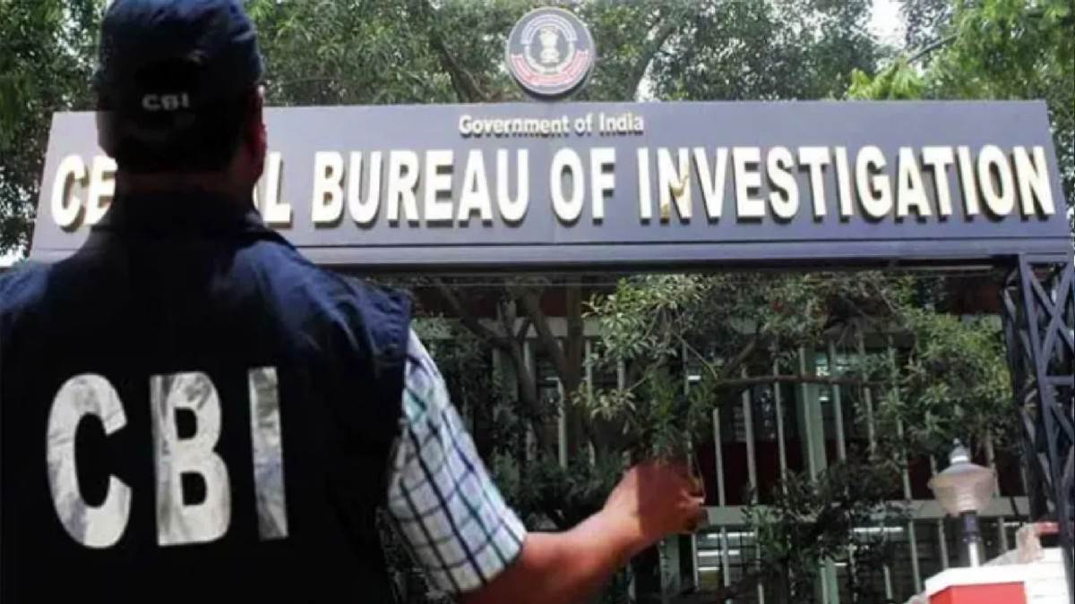 UP में भी CBI जांच में फंसी कई बड़े नेताओं की गर्दन, लोकसभा चुनाव से पहले गरमाएगी राजनीति