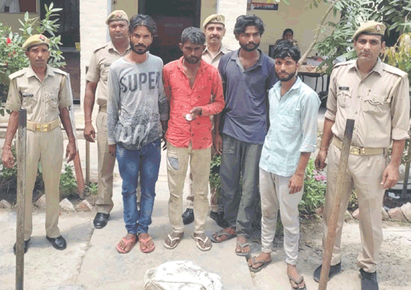 पुलिस के हत्थे चढ़े चार शातिर चोर, भेजे जेल