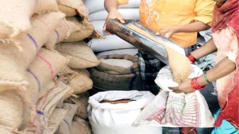 यूपी में फ्री राशन योजना बंद, गेहूं के लिए दो रुपये और चावल के तीन रुपये देने होंगे