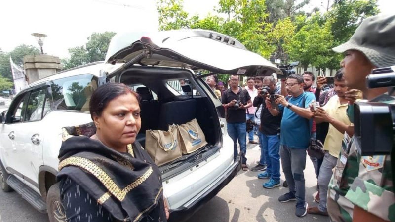 Hemant Soren: झारखंड में सियासी संकट गहराया, यूपीए के विधायकों को छत्तीसगढ़ में शिफ्ट करने की तैयारी