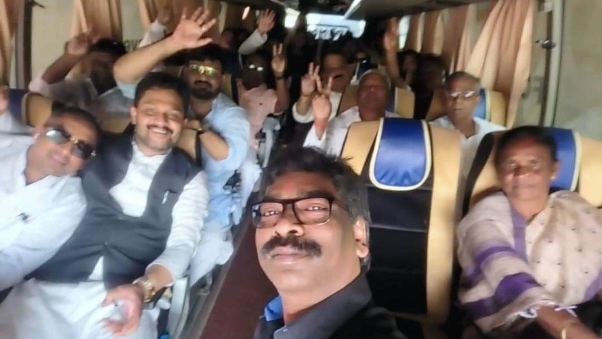 Hemant Soren LIVE: हेमंत सोरेन सभी विधायकों को लेकर छत्तीसगढ़ रवाना, झारखंड में सियासी संकट गहराया