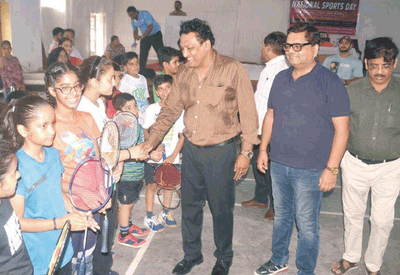 बैडमिंटन प्रतियोगिता में खिलाडिय़ों ने की जोरआजमाइश