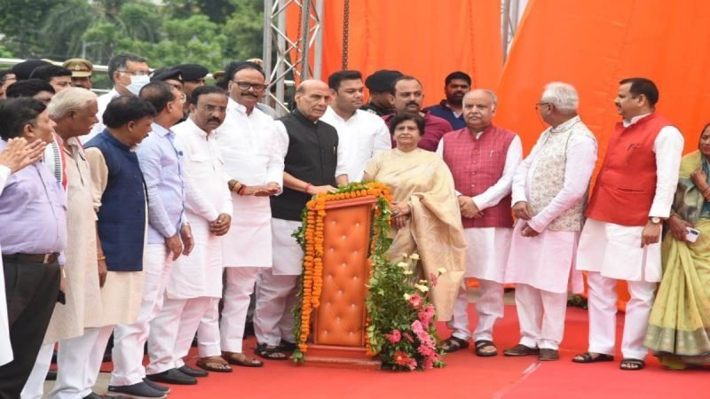 लखनऊ में कल्याण सिंह की दूसरी प्रतिमा का अनावरण, राजनाथ सिंह बोले- मेरे लिए बड़े भाई जैसे थे