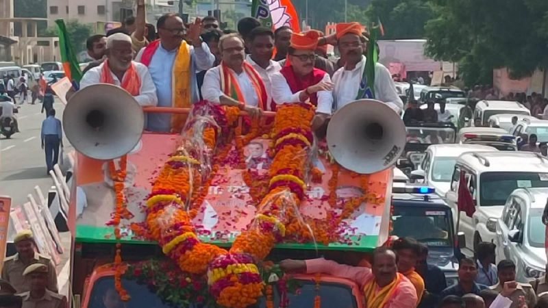 चारबाग रेलवे स्टेशन पर भाजपा के नवनियुक्त प्रदेश अध्यक्ष भूपेंद्र सिंह का जोरदार स्वागत, थोड़ी देर में पहुंचेंगे भाजपा मुख्यालय
