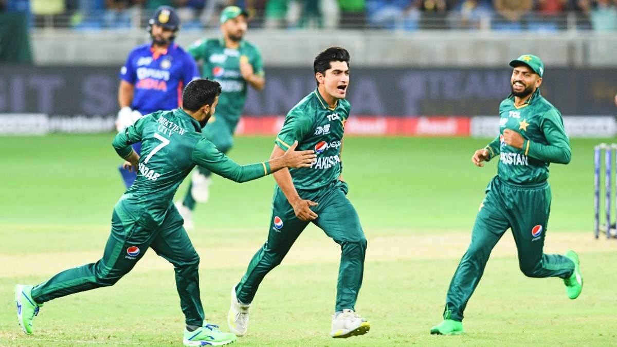 Asia cup 2022: भारत से हार के बाद भी पाकिस्तान के पूर्व क्रिकेटर कर रहे टीम की तारीफ