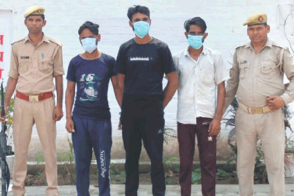 पुलिस ने तीन चरस तस्कर किए गिरफ्तार