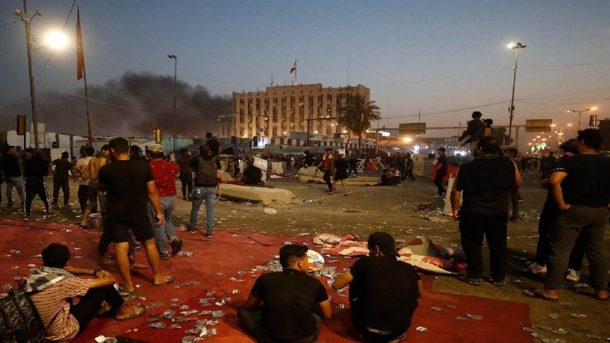 Curfew in Iraq: इराक में शिया धर्मगुरु ने राजनीति छोड़ी, राष्ट्रपति भवन में घुसे समर्थक; हिंसा में 20 की मौत के बाद देशभर में कर्फ्यू