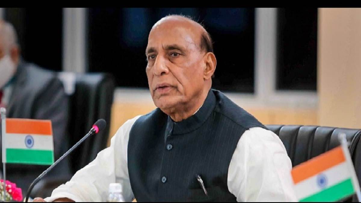 राजनाथ सिंह बोले- ‘मोदी है तो मुमकिन है’, जानें रक्षा मंत्री ने क्यों PM की तुलना महात्मा गांधी से की