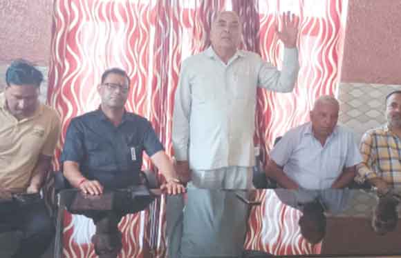 गन्ने का समर्थन मूल्य 15 रूपए बढ़ाना किसानों के साथ मजाक: वर्मा