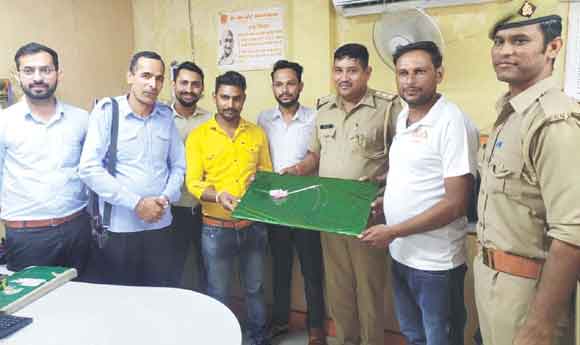निरीक्षक की पदोन्नति पर किया सम्मान