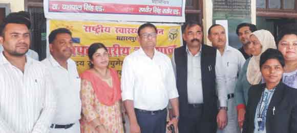 शिविर में की अधिवक्ताओं के स्वास्थ्य की जांच