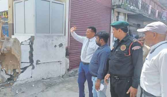 प्रतिबंधित पॉलीथिन व अतिक्रमण के खिलाफ चला निगम का अभियान