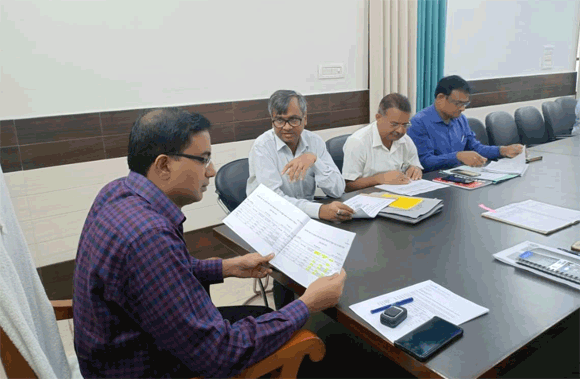 शासन के विकास प्राथमिकता कार्यक्रमों की हुई मण्डलीय समीक्षा बैठक