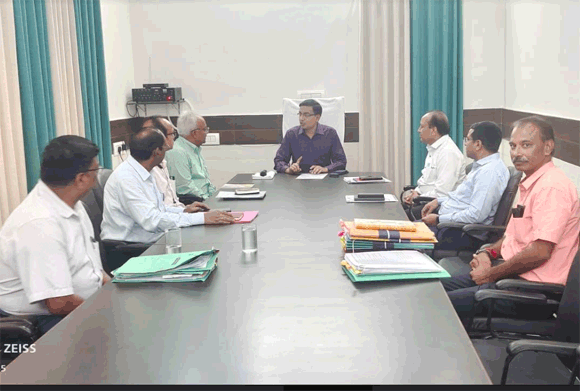 मां शाकुम्भरी राज्य विश्वविद्यालय के निर्माण कार्य की धीमी प्रगति की जांच के लिए गठित समिति की हुयी बैठक