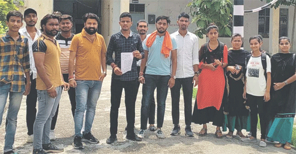 अभाविप ने विद्यार्थियों की समस्याओं को लेकर प्राचार्य को सौंपा ज्ञापन