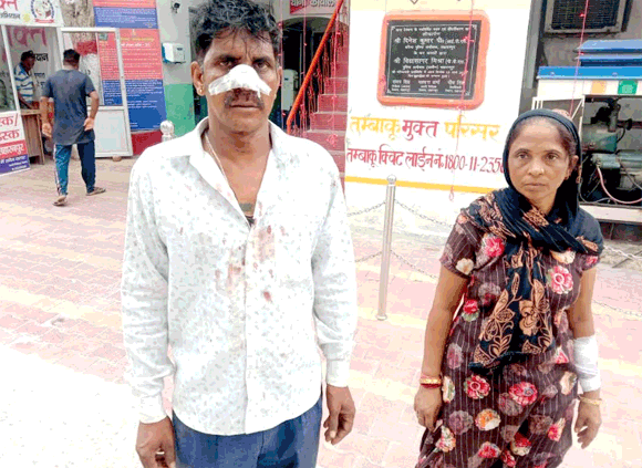घर में घुसकर मारपीट, पिता व चार बेटियां घायल