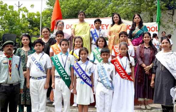 द दून वैली पब्लिक स्कूल में प्राईमरी विंग के विद्यार्थियों का शपथ ग्रहण समारोह का किया गया आयोजन