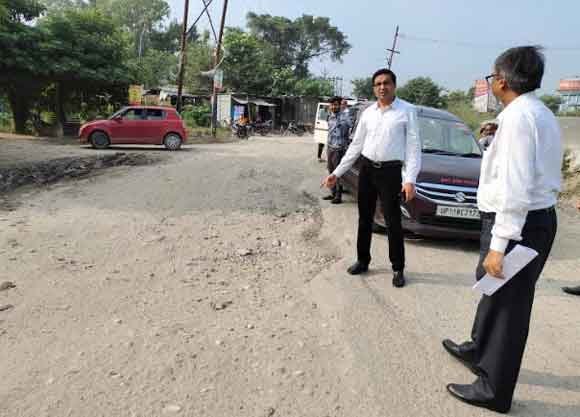 मण्डलायुक्त द्वारा किया गया विकासखण्ड साढौली कदीम का आकस्मिक निरीक्षण