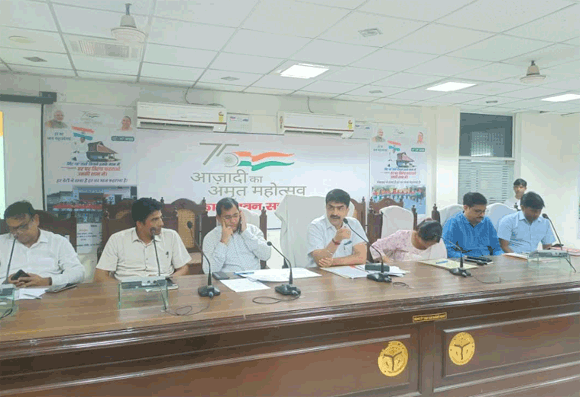 जन शिकायतों के निस्तारण में किसी भी प्रकार की लापरवाही स्वीकार्य नहीं – जिलाधिकारी