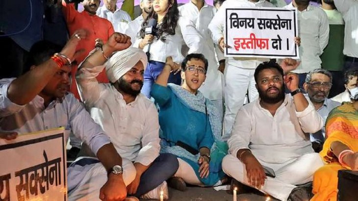 दिल्ली में AAP ने LG के खिलाफ खोला मोर्चा, लगाए गंभीर आरोप