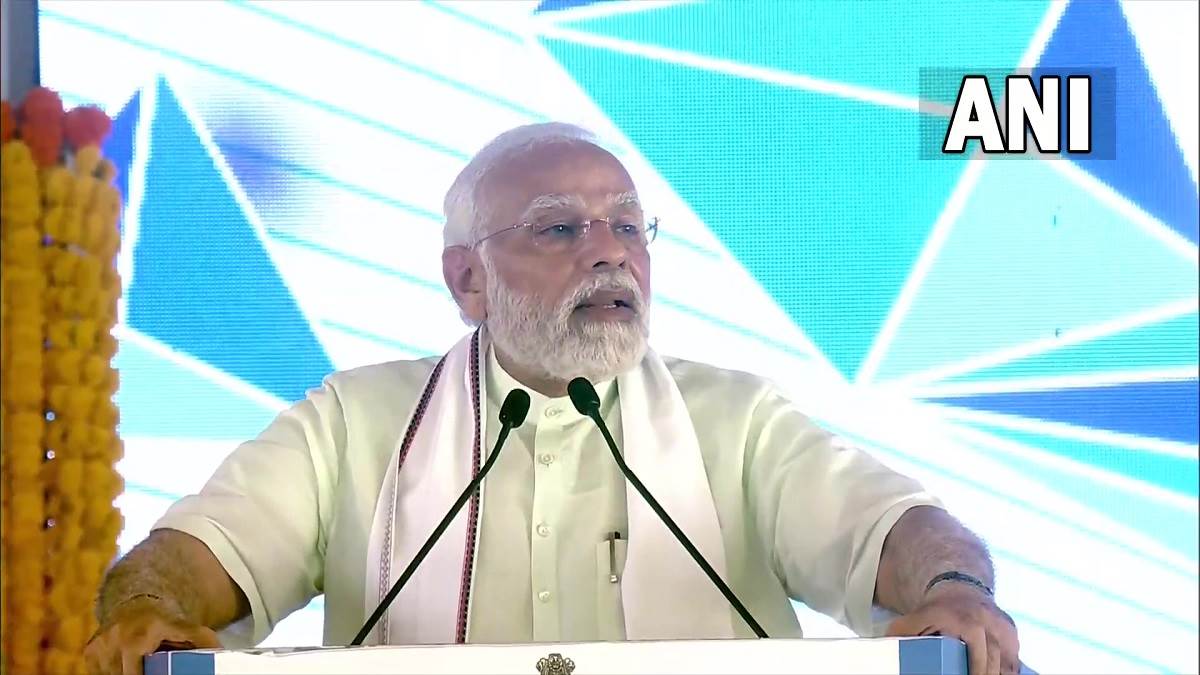 PM Modi in Mangaluru: पीएम मोदी बोले, आज का भारत अत्याधुनिक बुनियादी ढांचे के विकास पर है केंद्रित