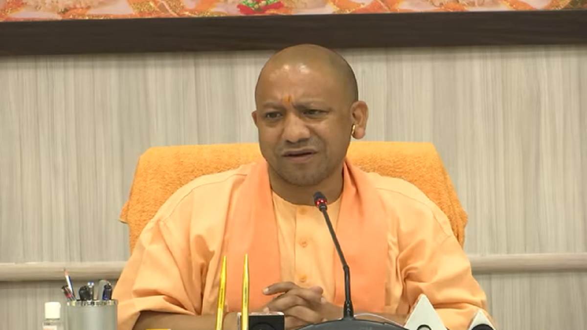 Cm Yogi Adityanath मुख्यमंत्री योगी आदित्यनाथ का आज मऊ और वाराणसी 