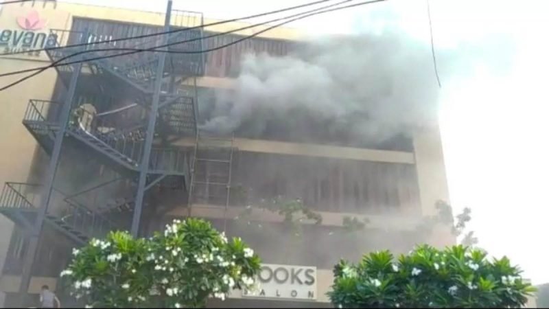 लखनऊ के लेवाना होटल अग्निकांड में बड़ी कार्रवाई, पांच विभागों के 15 अफसर-अभियंता निलंबित