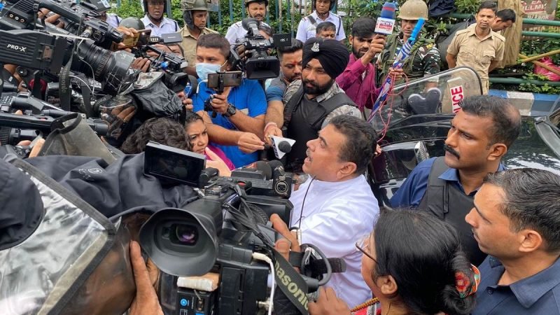 Nabanna March: कोलकाता की सड़कों पर हिंसक झड़प, सुवेंदु अधिकारी समेत हिरासत में ली गईं BJP सांसद लाकेट बनर्जी