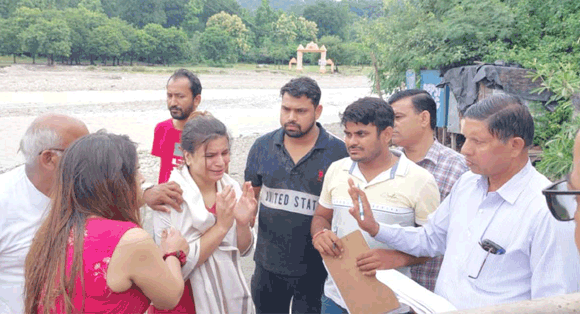 शाकम्भरी देवी में नदी कार बहने से महिला की मौत