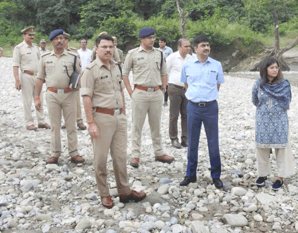 डीएम व एसएसपी ने किया सिद्धपीठ शाकम्भरी देवी का निरीक्षण