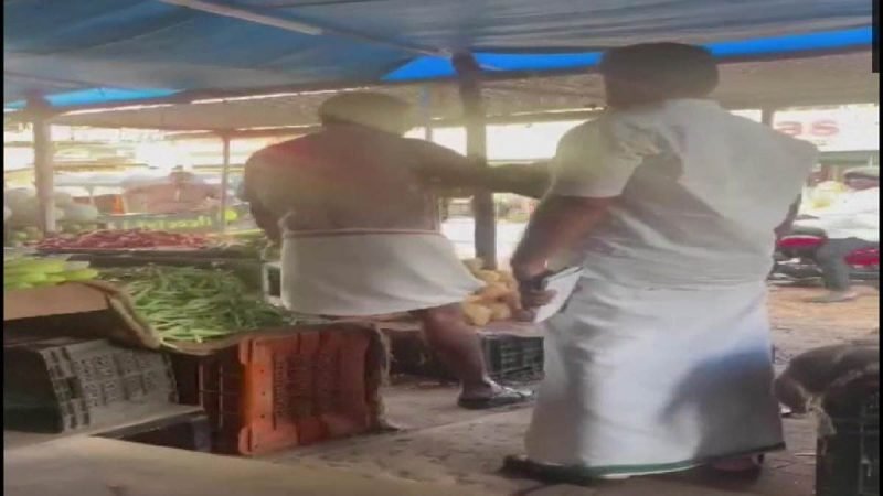 Kerala: ‘भारत जोड़ो यात्रा’ के लिए जबरन चंदा वसूली कर रहे कांग्रेस कार्यकर्ता! सब्जीवाले से की मारपीट; वीडियो वायरल