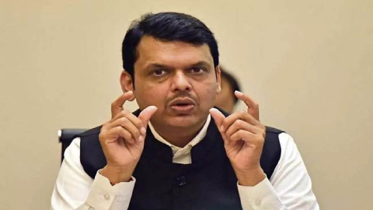 वेदांता-फाक्सकान मामले में देवेंद्र फड़नवीस की दो टूक, कहा- गुजरात कोई पाकिस्तान नहीं
