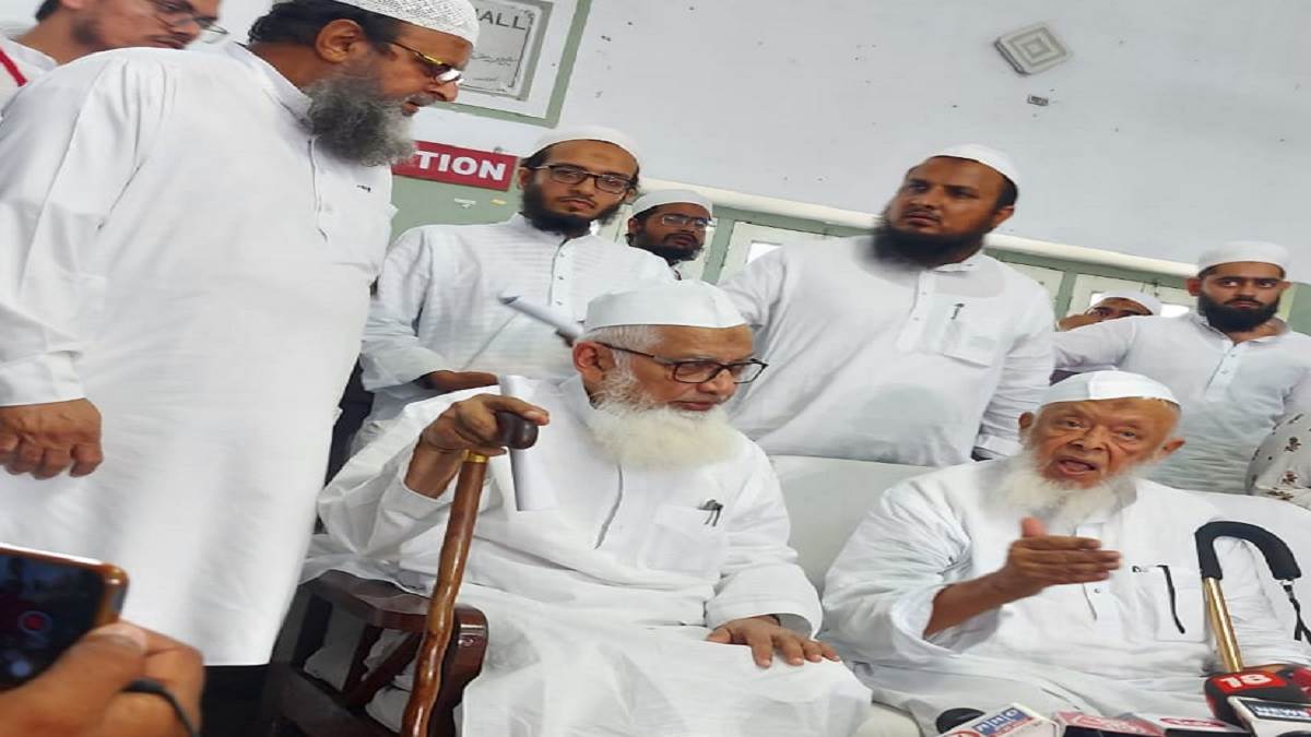 असदुद्दीन ओवैसी की मदरसा राजनीति को बड़ा झटका, दारुल उलूम ने किया मदरसे के सर्वे का स्वागत