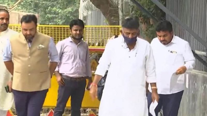 दिल्ली में ईडी के सामने पेश हुए कर्नाटक कांग्रेस प्रमुख डी के शिवकुमार, यह है पूरा मामला