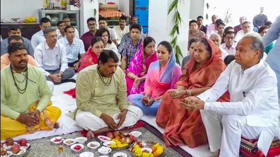 राजस्थान संकट: गहलोत ने विधायकों की बगावत में हाथ होने से किया इनकार