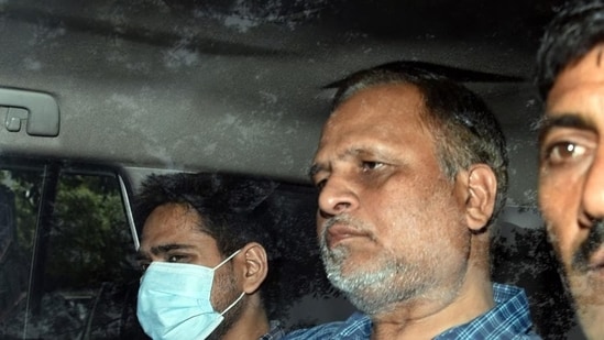 HC ने ईडी से जवाब मांगा क्योंकि सत्येंद्र जैन ने मामले को नए न्यायाधीश को स्थानांतरित करने की चुनौती दी