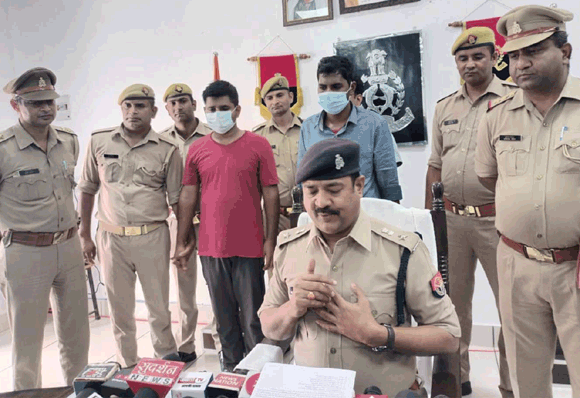 पुलिस व आबकारी टीम ने साथी समेत दबोचा आयकर विभाग का फर्जी ज्वाइंट कमिश्नर