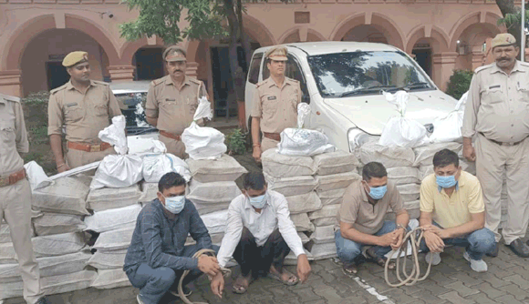 पुलिस के हत्थे चढ़े चार तस्कर, शराब का जखीरा बरामद