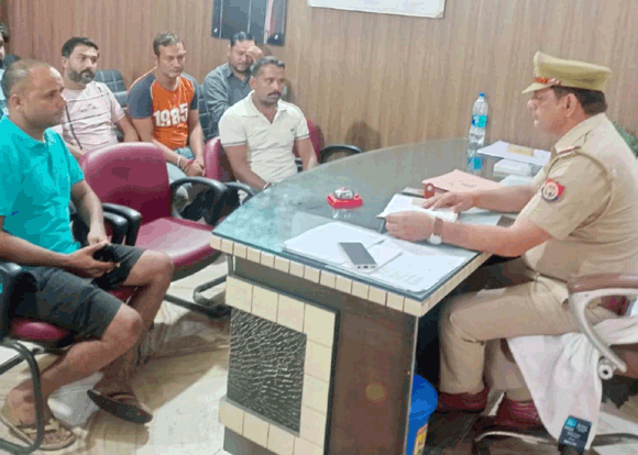 पुलिस अधिकारियों ने सुनीं फरियादियों की समस्या