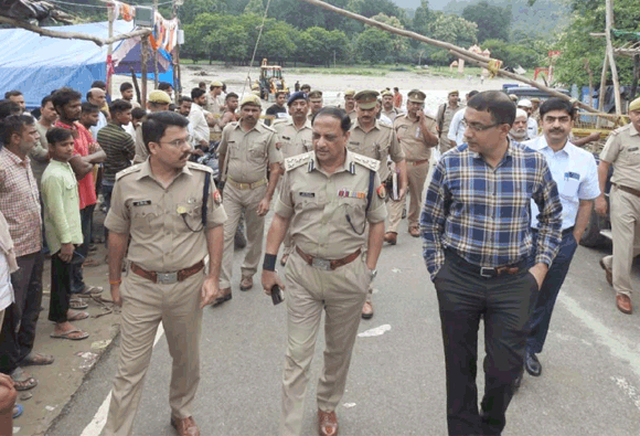 पुलिस व प्रशासनिक अधिकारियों ने किया मां शाकम्भरी देवी मंदिर का निरीक्षण