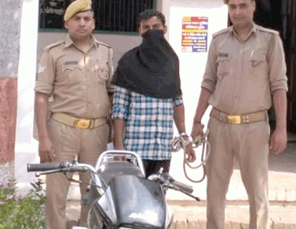 पुलिस के हत्थे चढ़ा शातिर वाहन चोर