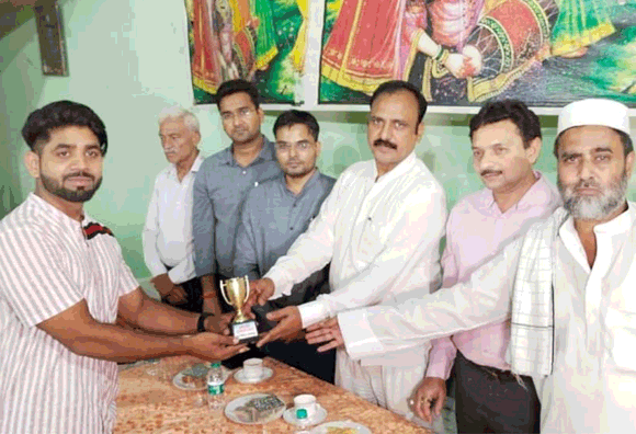 मेला गुघाल में दुकानदारों को किया गया पुरस्कृत