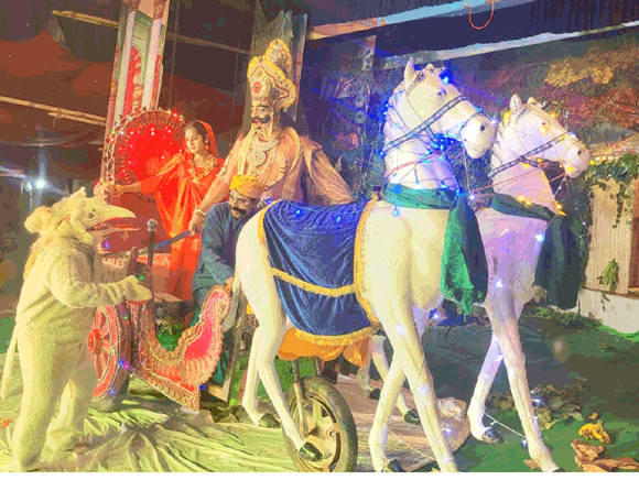 कलाकारों ने किया सीता हरण की लीला का मार्मिक मंचन